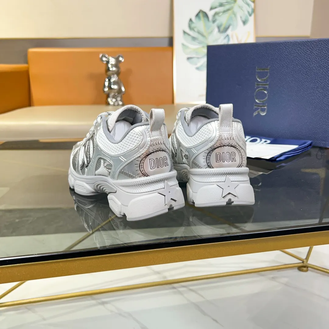 Men's Men's Shoes 💰500 [New Style] 🛠️🛠️Dior-Dior Chrono sneakers are a new product in the 2024 autumn ready-to-wear series, reinterpreting running shoes in Dior's high-end style. Crafted from beige mesh with laminated leather-effect panels in gold and silver tones, it's highlighted by CD logos on the sides, a star patch on the tongue and a Dior logo on the heel. Featuring tri-color laces, a lightweight sole and star embellishments for a casual look for any season. Size: Female size 35-41 (Female size 41 and 42 can be customized) Male size 39-44 (45/46 can be customized) Color: white, pink, gold, silver, black